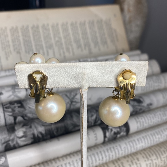 Faux Pearl Flower Cluster Dangle Clip Earrings - Picture 2 of 4